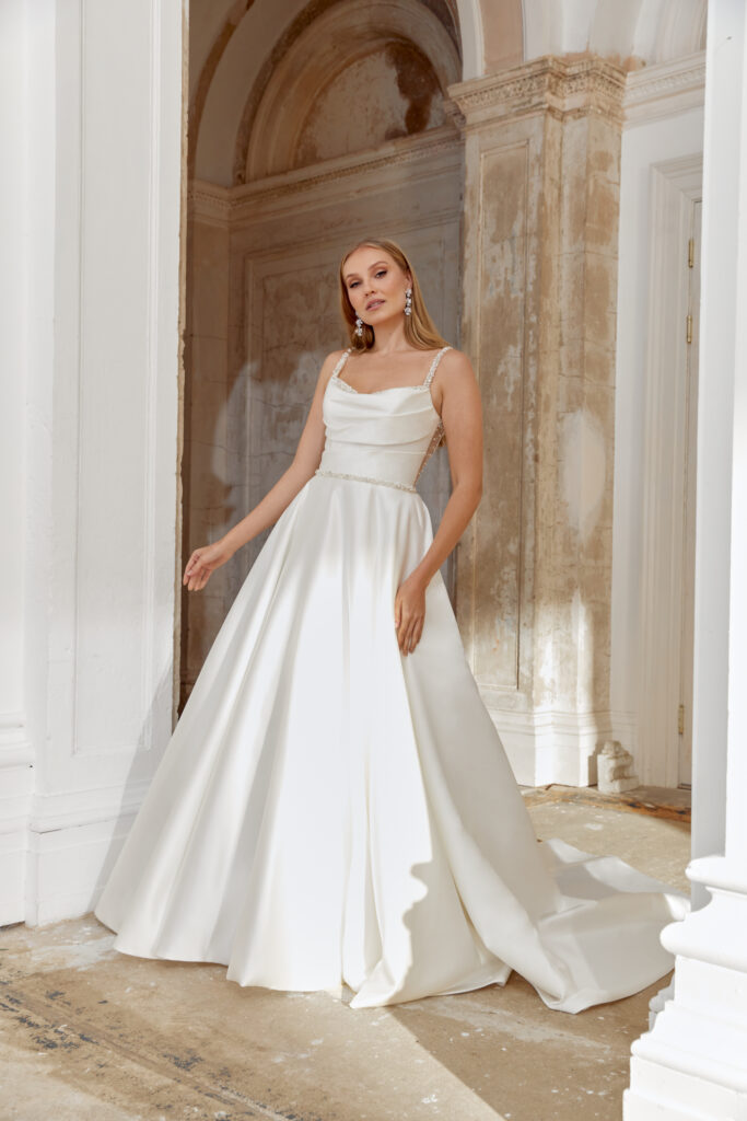 Das Brautkleid 44549 vom Hersteller Sincerity, im Hochzeitshaus Konstanz