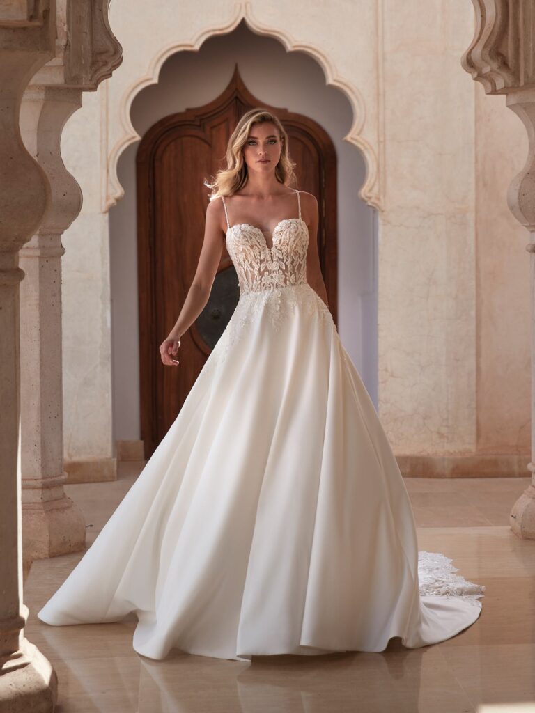 Das Brautkleid Misti vom Hersteller Pronovias, im Hochzeitshaus Konstanz